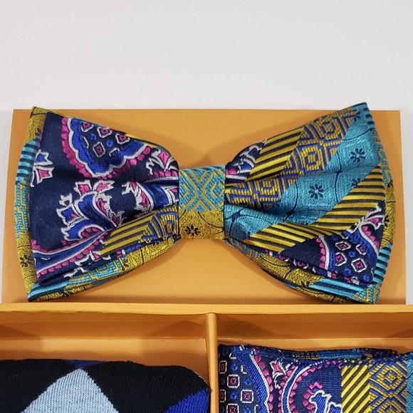 Robert Lewis Blue Bow Tie Hanky Socks Box 3 Set - Picture 2 of 7